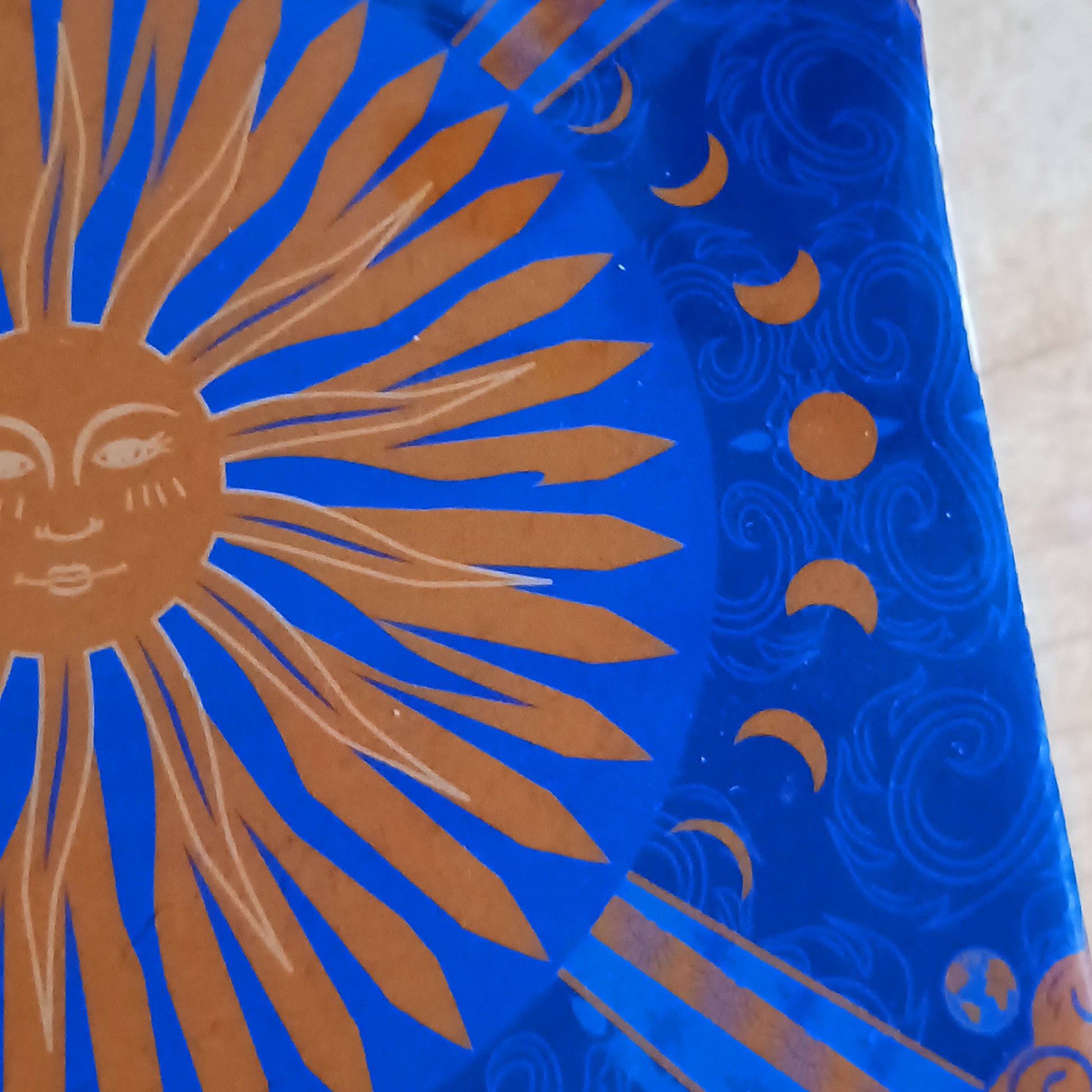 Illuminate your space with the Hop Hare Big Enamelled Square Box, a handcrafted treasure that blends beauty, spirituality, and functionality. Made from sustainable mango wood and adorned with deep blue enamel, this large storage box features a radiant golden sun design symbolizing success, confidence, joy, and vitality.