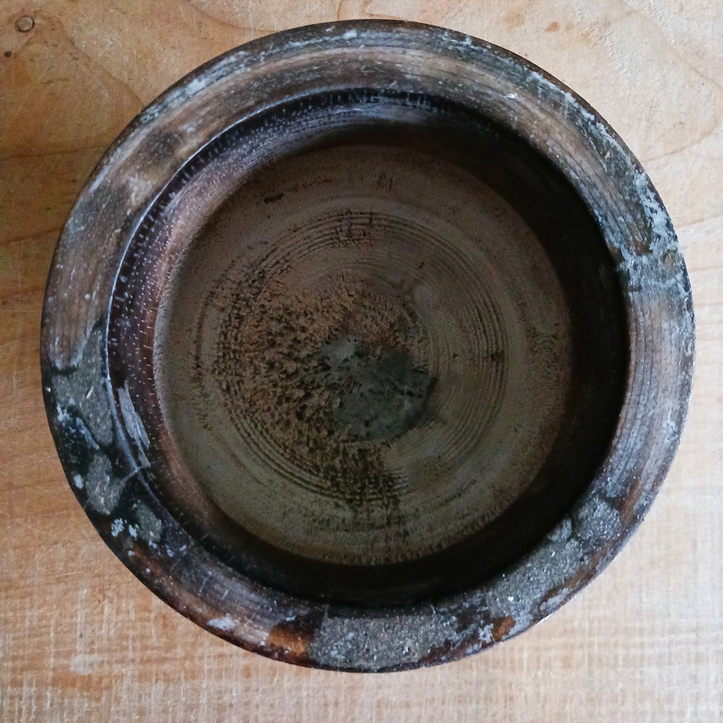 Bring authentic Balinese craftsmanship into your home with this hand-carved tribal wooden pot. Perfect for storing trinkets, small treasures, or displaying your favourite plants, this versatile pot adds a touch of boho charm to any space.