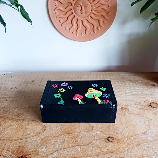 Add a touch of woodland magic to your space with this beautifully hand painted mushroom trinket box. Featuring a vibrant mushroom and toadstool design, this charming little keepsake box is perfect for storing your treasured jewellery, crystals, rings, or small trinkets.