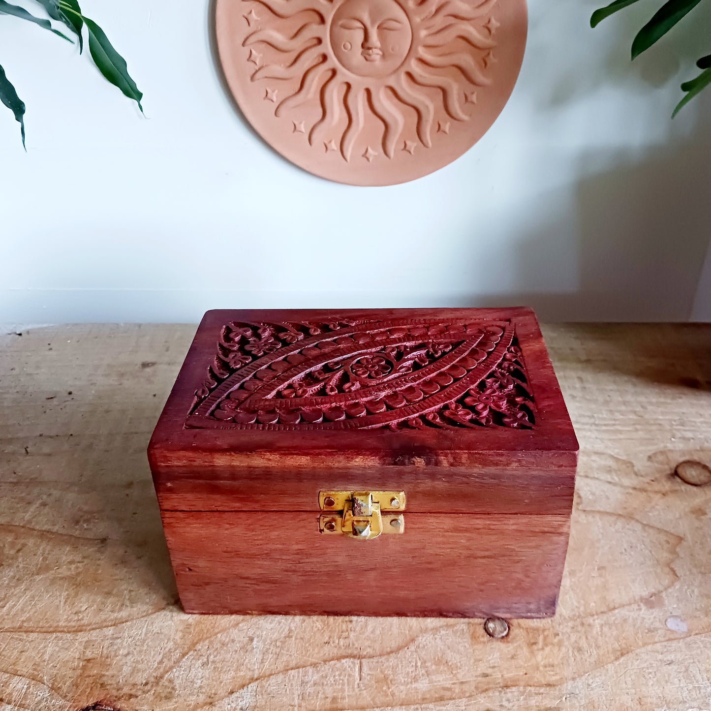 A lovely hand carved wooden box with 12 partitions (that are removable), one for each essential oil bottle. This box is made for 10ml bottles with a diameter of less than 2.6cms. It has a little brass fastening at the front, perfect for keeping all your essential oils safe.