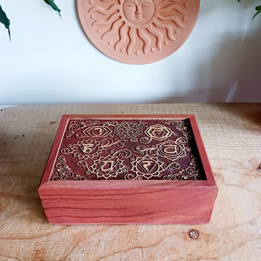Celebrate the elegance of hand-carved craftsmanship with this Wooden Keepsake Box Om, made from sustainably sourced mango wood in India.