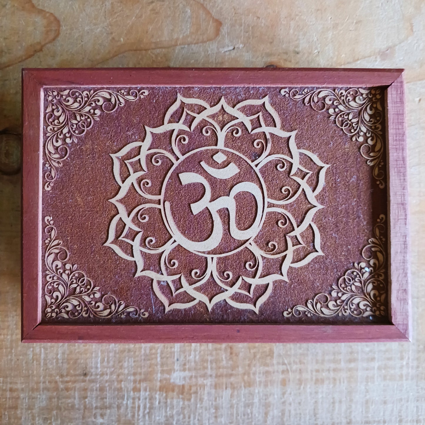 Celebrate the elegance of hand-carved craftsmanship with this Wooden Keepsake Box Om, made from sustainably sourced mango wood in India. 