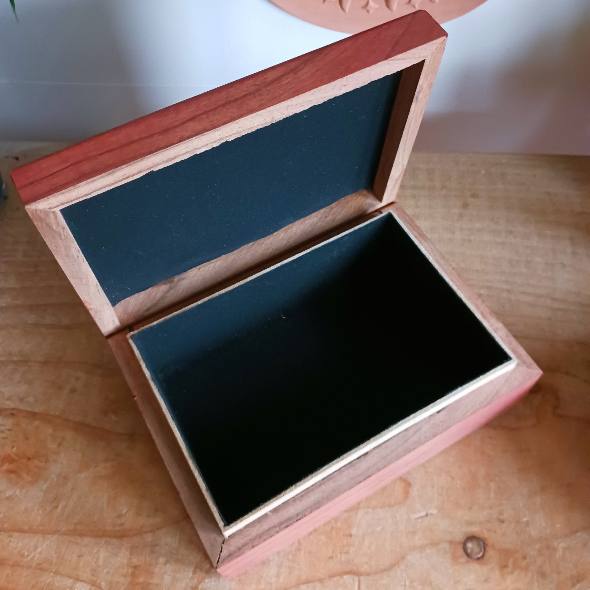 Celebrate the elegance of hand-carved craftsmanship with this Wooden Keepsake Box Om, made from sustainably sourced mango wood in India. 