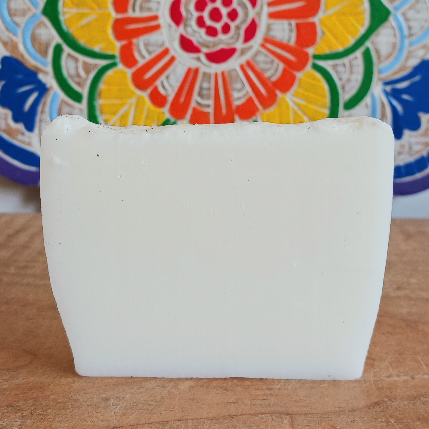 This unique Himalayan Cava Handcrafted Soap, has been lovingly made using the traditional melt-and-pour method. Each bar is individually handcrafted using quality ingredients and finished with a soft white whipped-style top and a delicate sprinkling of pink Himalayan salt.
