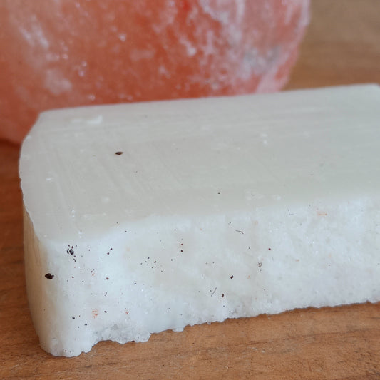 This unique Himalayan Cava Handcrafted Soap, has been lovingly made using the traditional melt-and-pour method. Each bar is individually handcrafted using quality ingredients and finished with a soft white whipped-style top and a delicate sprinkling of pink Himalayan salt.