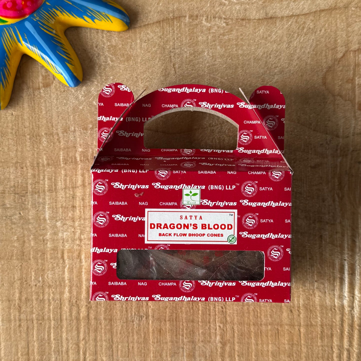Satya Dragon’s Blood backflow incense cones. 24 cones with 25–30 min burn time. Ideal for protection, cleansing and meditation.