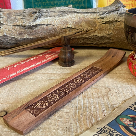 Discover our most popular incense holder: a shoe horn-style ash catcher expertly crafted from acacia wood. This elegant design features the seven Chakras, making it a beautiful addition to any space dedicated to mindfulness and meditation.