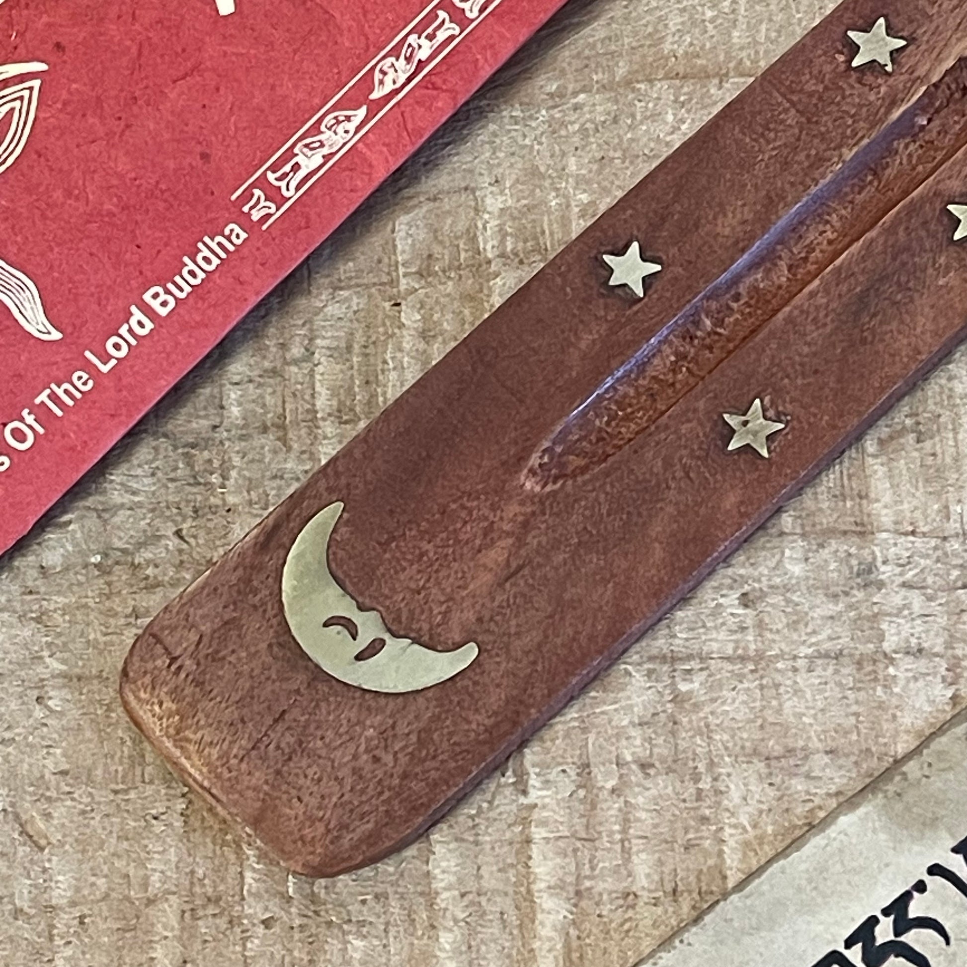 Introducing our most popular incense holder—a beautifully crafted shoe horn-style ash catcher made from high-quality mango wood. This unique piece is perfect for stick incense and features delightful inlays of stars and a whimsical Banana Moon.