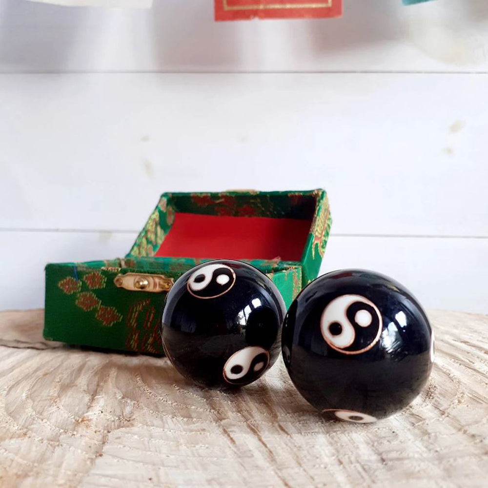 Health Balls Yin Yang Black 3.5 cm Baoding balls with Bells inside