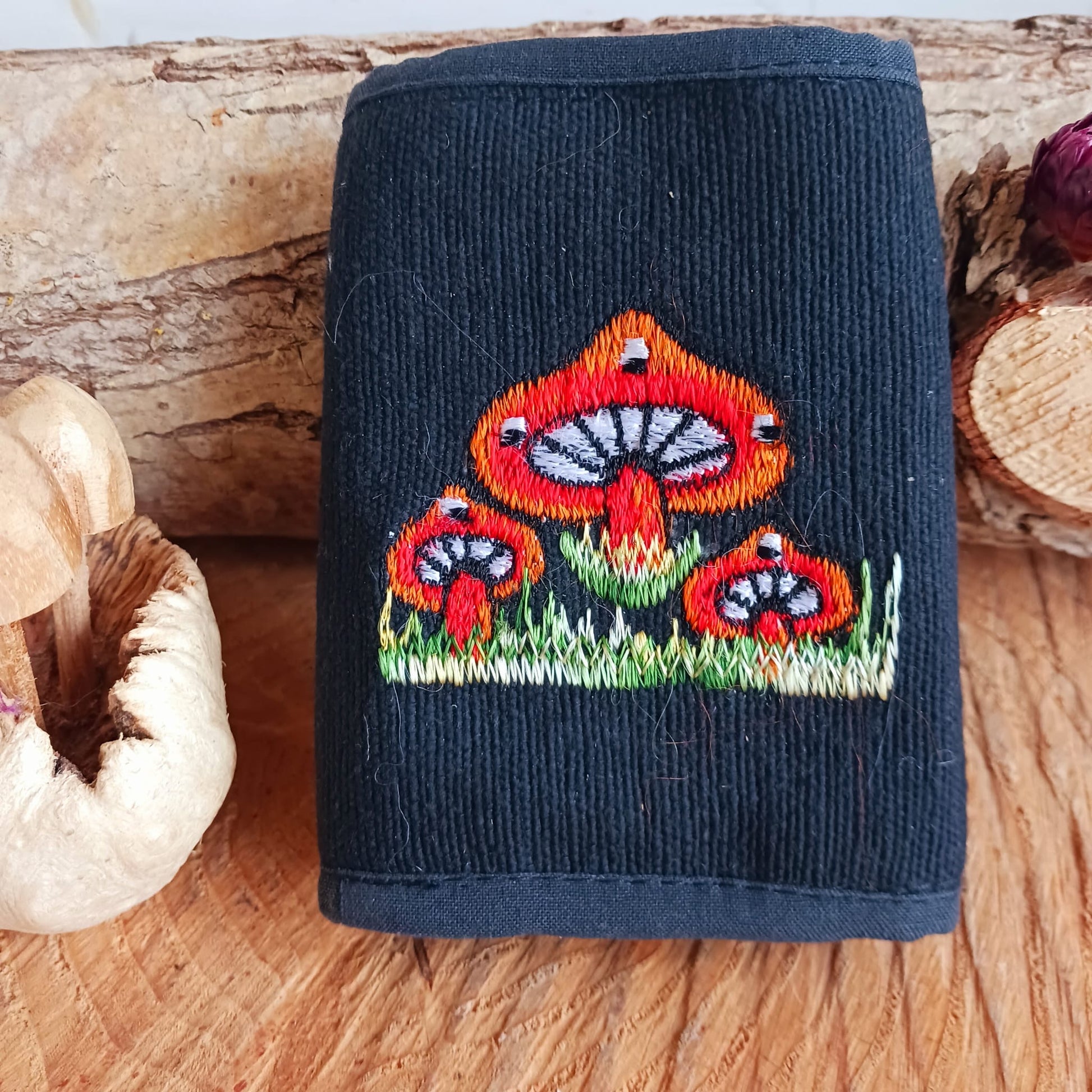 Embroidered Cotton Wallet | Mushroom