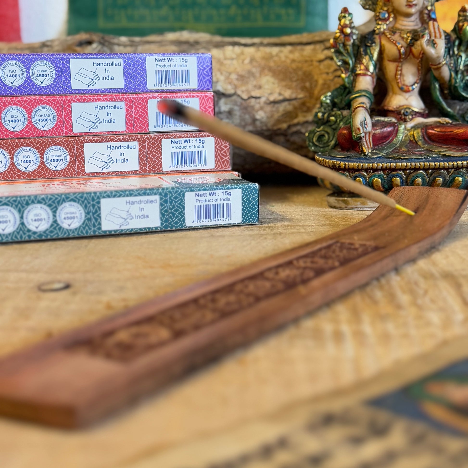 Satya Earth Positive Energy Incense is a masterful blend designed to uplift your spirit and cultivate a harmonious atmosphere. This unique fragrance combines the purifying power of white sage with the deeply spiritual and grounding essence of Oudh (agarwood), creating a scent that radiates positivity and balance.