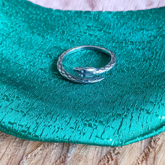 925 Sterling silver Toe Ring in a snake design. Add a little bit of silver to your toes with this lovely solid silver toe ring, beautifully presented in a little fabric drawstring pouch made from off cuts from sari materials that would have otherwise been discarded.