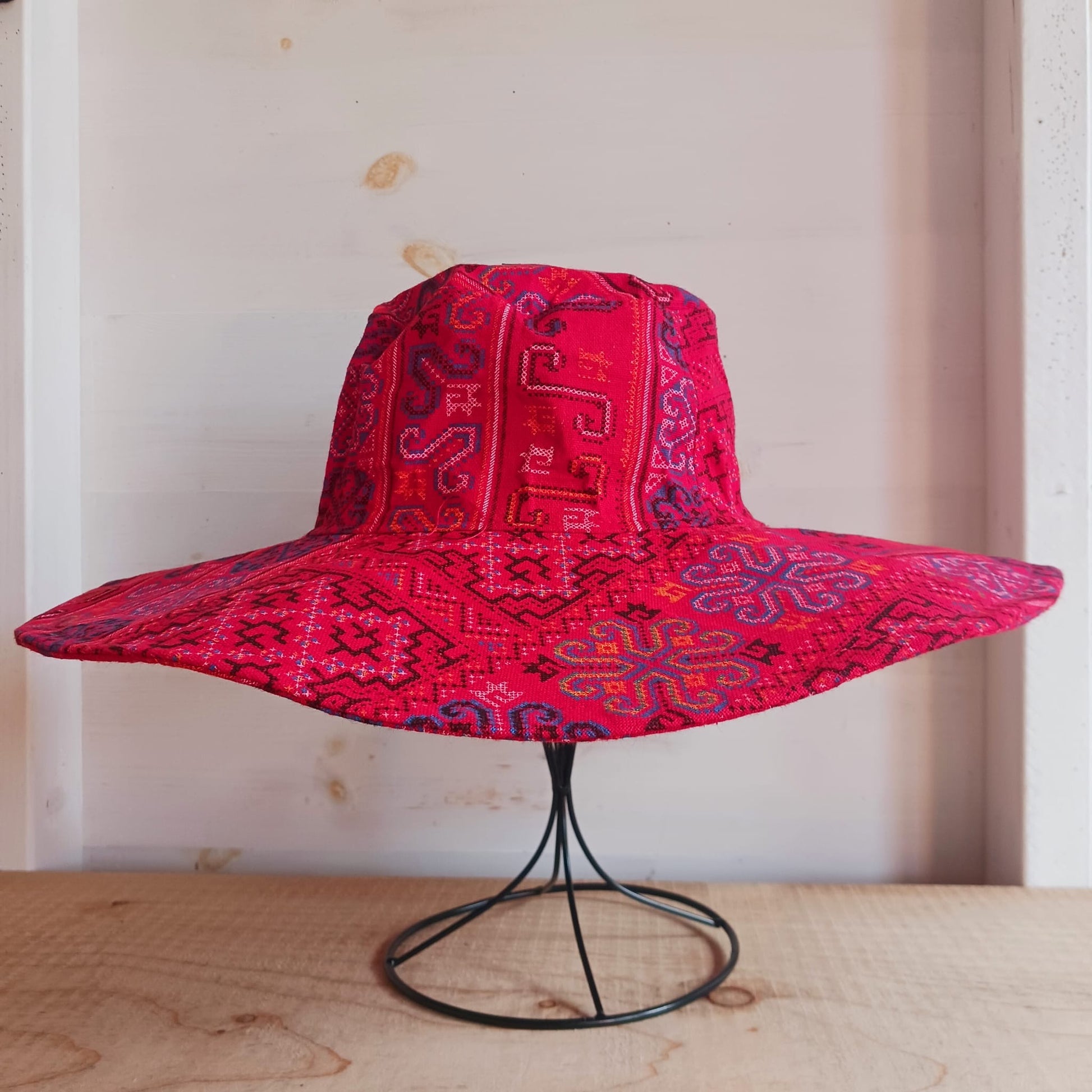 Thai Line Sun Hat | Red and Pink