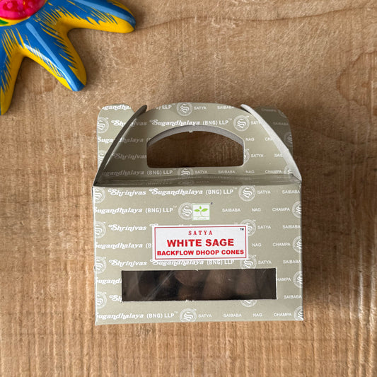 Satya White Sage backflow incense cones. 24 cones with 25–30 min burn time. Ideal for cleansing, meditation and spiritual rituals.