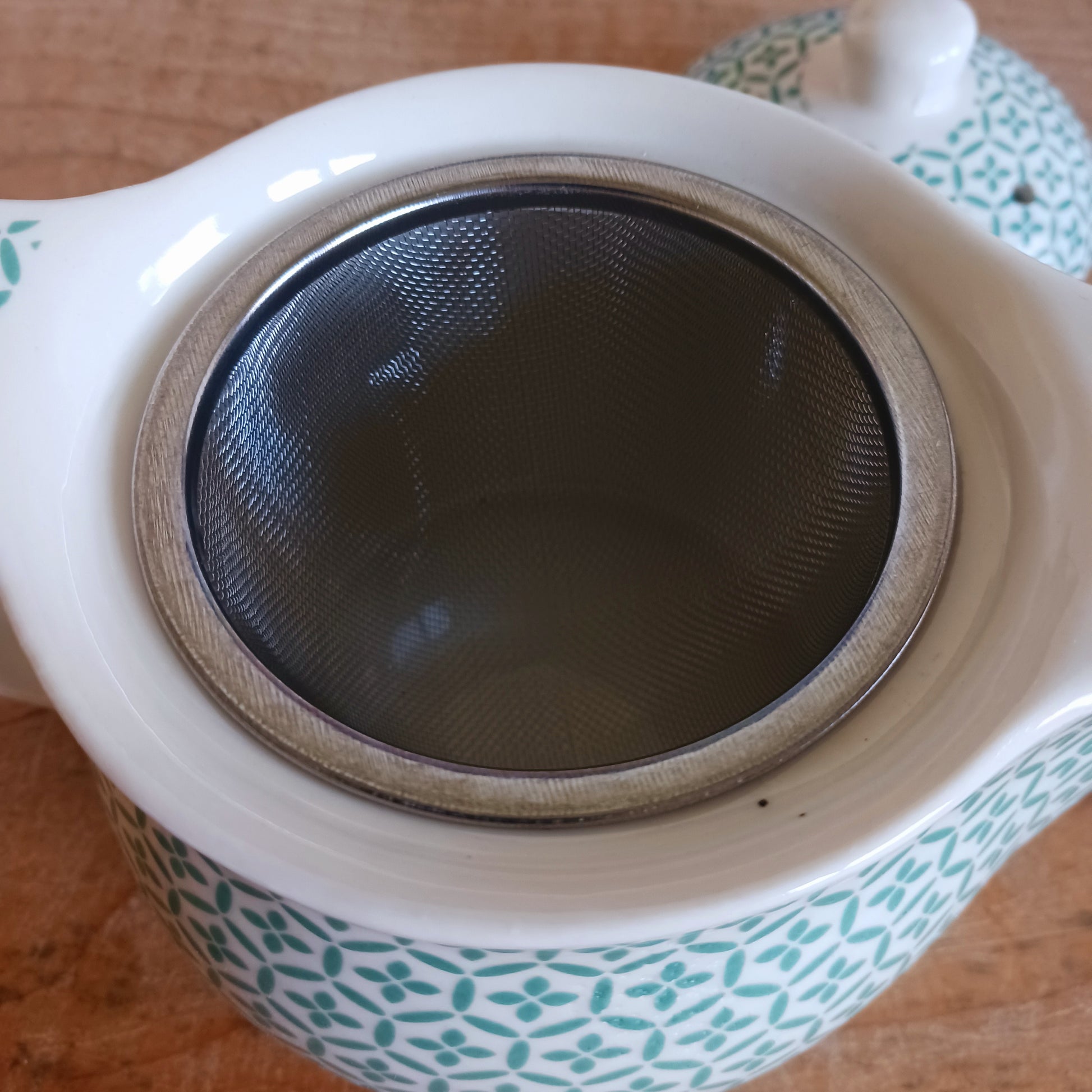 Add timeless elegance to any tea ritual with this Small Herbal Teapot featuring a green mosaic design. Inspired by traditional Eastern aesthetics, this beautifully crafted teapot blends cultural symbolism with everyday functionality, making it an exceptional gift.