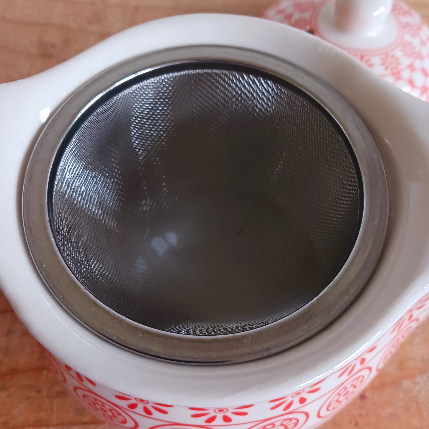 Add timeless elegance to any tea ritual with this Small Herbal Teapot featuring a stunning Amber pattern design. Inspired by traditional Eastern aesthetics, this beautifully crafted teapot blends cultural symbolism with everyday functionality, making it an exceptional gift.