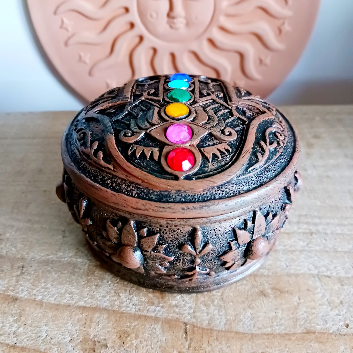 Bring beauty, meaning, and protection into your space with this stunning Chakra Box featuring the Hamsa Hand—a powerful symbol believed to attract happiness, ward off negative energy, and offer spiritual protection.