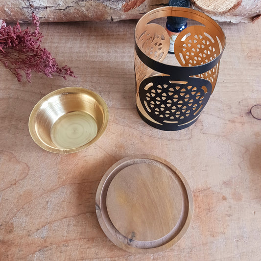 The Aromafume Flower of Life Oil Burner is a beautifully designed burner featuring the sacred Flower of Life symbol, representing harmony, creation, and universal connection.