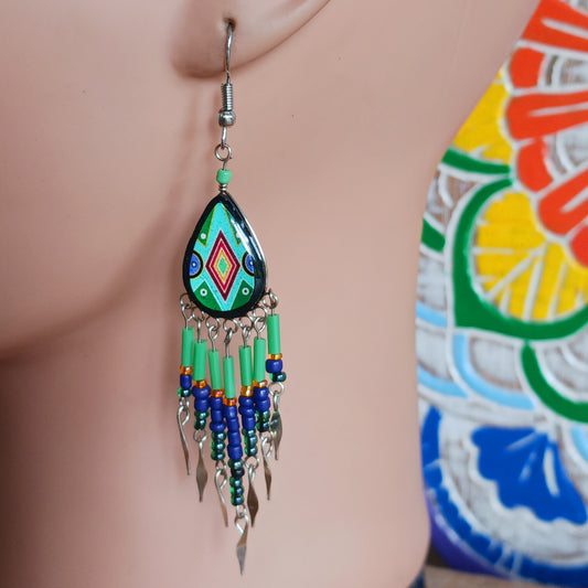 Add a touch of artisan elegance to your jewellery collection with these stunning handmade Peruvian Incan teardrop earrings. Carefully crafted in small family-run workshops in Peru, these eye-catching earrings feature traditional Incan-inspired patterns on the front with a contrasting black reverse for a striking finish.