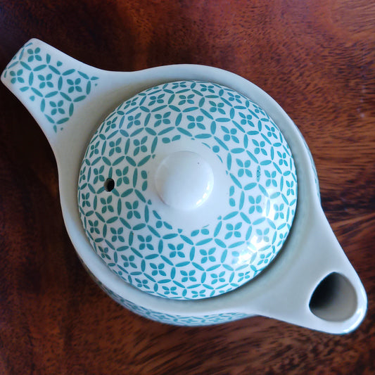 Add timeless elegance to any tea ritual with this Small Herbal Teapot featuring a green mosaic design. Inspired by traditional Eastern aesthetics, this beautifully crafted teapot blends cultural symbolism with everyday functionality, making it an exceptional gift.