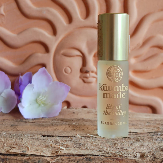 Experience the fresh beauty of spring with Kuumba Made Lily of the Valley Fragrance Oil. This enchanting floral fragrance blends delicate lily of the valley, earthy oak moss, soft lilac, and sweet orange blossom to create a clean, herbaceous scent reminiscent of a peaceful woodland in bloom.