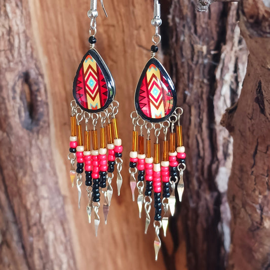 Add a touch of artisan elegance to your jewellery collection with these stunning handmade Peruvian Incan teardrop earrings. Carefully crafted in small family-run workshops in Peru, these eye-catching earrings feature traditional Incan-inspired patterns on the front with a contrasting black reverse for a striking finish.