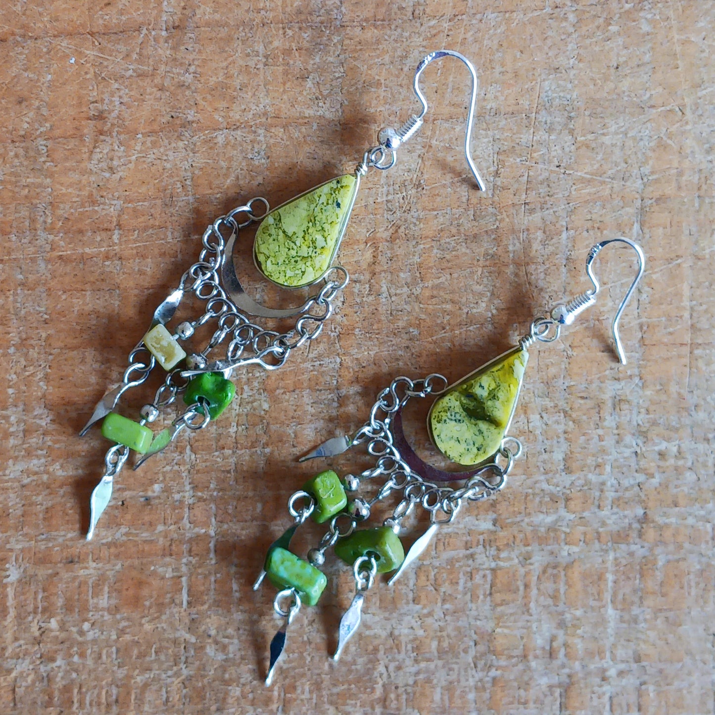 Add a touch of bohemian beauty to your look with these handmade Peruvian stone earrings. Featuring green aventurine stones and finished with silver-plated hooks, each pair is carefully crafted in small workshops in Peru.