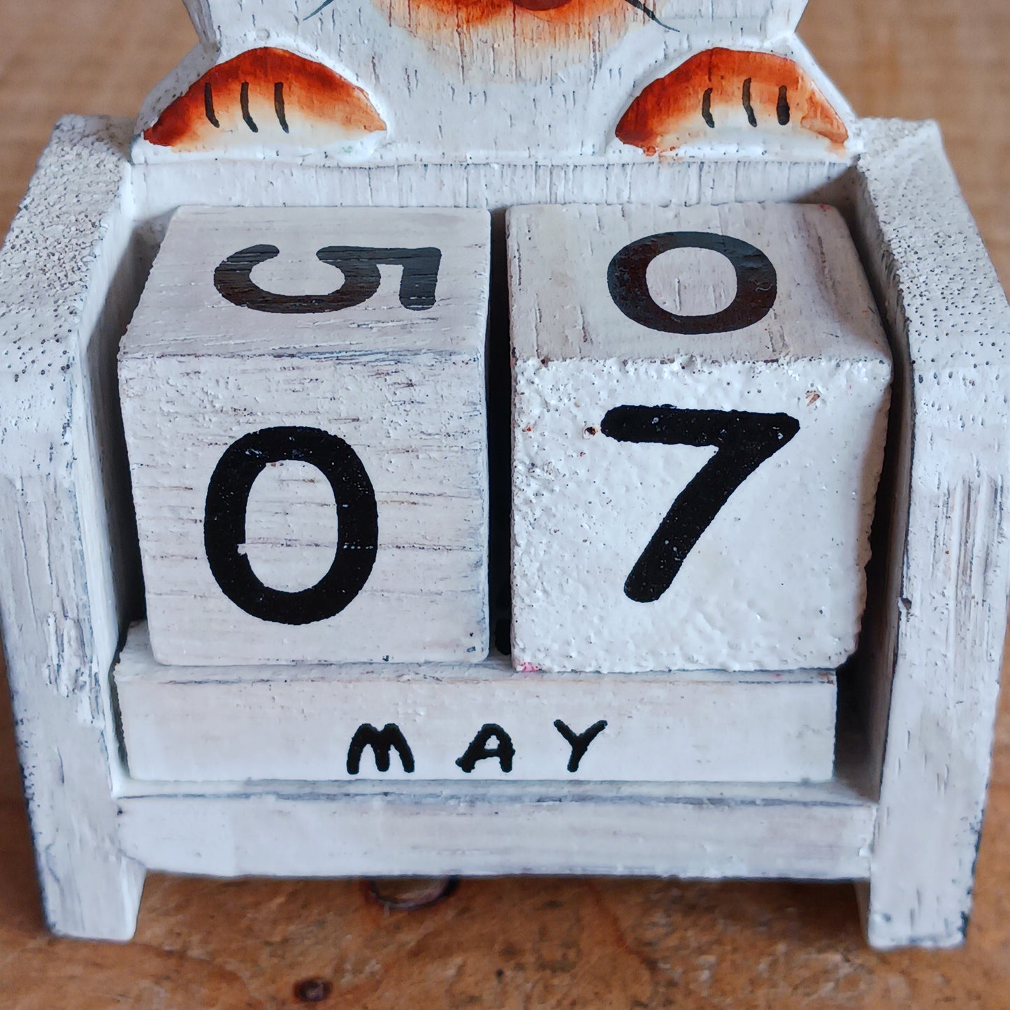 Welcome to the world of very cute cats! 🐾 This handmade wooden cat calendar is a charming and functional piece of home décor that brings joy every day. Each block reveals an adorable feline illustration, giving you a fresh dose of cuteness daily. Whether on your desk, shelf, or coffee table, it’s the perfect gift for cat lovers and a delightful way to brighten up your home or office. Durable, eco-friendly, and timeless – this calendar never goes out of date!