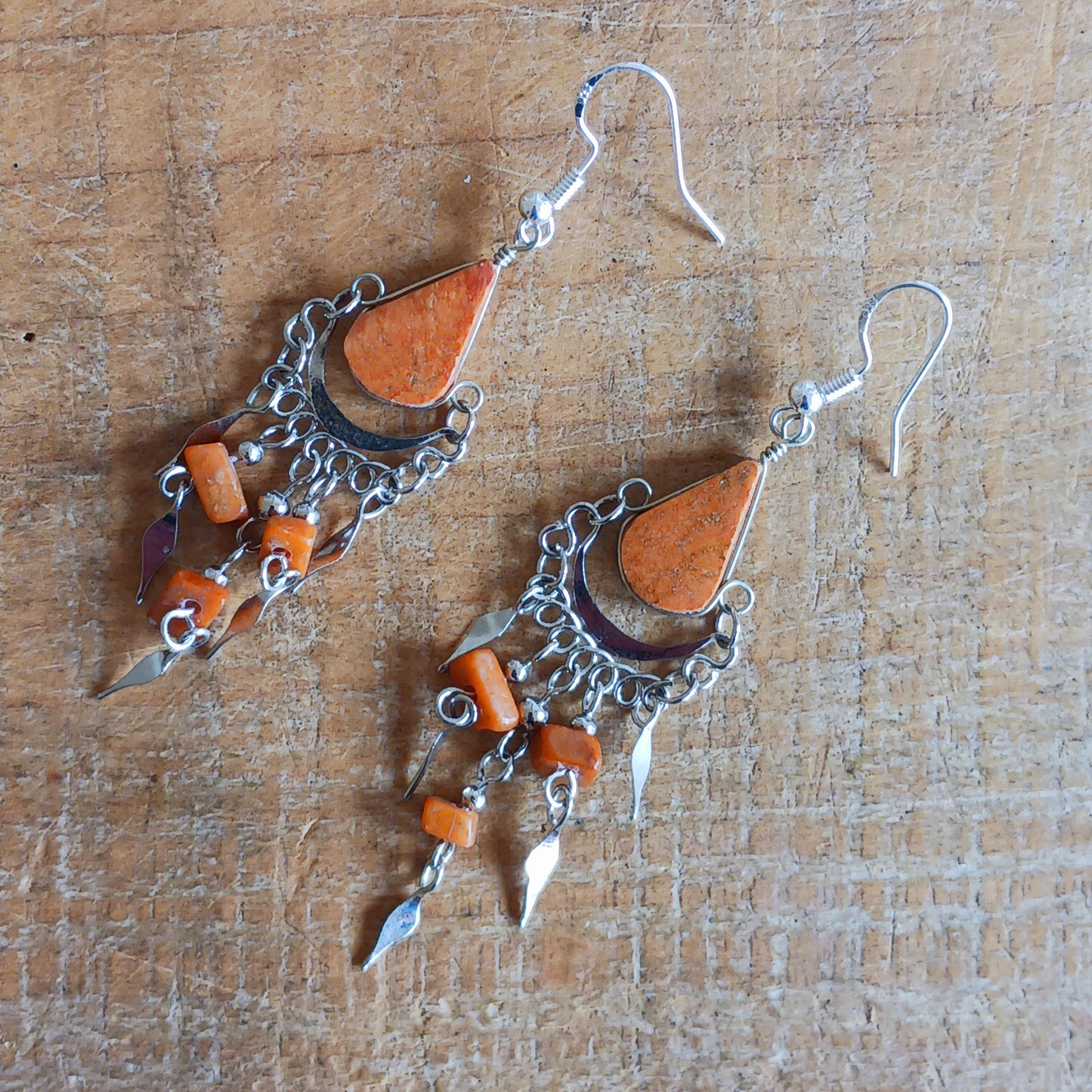 Add a touch of bohemian beauty to your look with these handmade Peruvian stone earrings. Featuring orange stones and finished with silver-plated hooks, each pair is carefully crafted in small workshops in Peru.