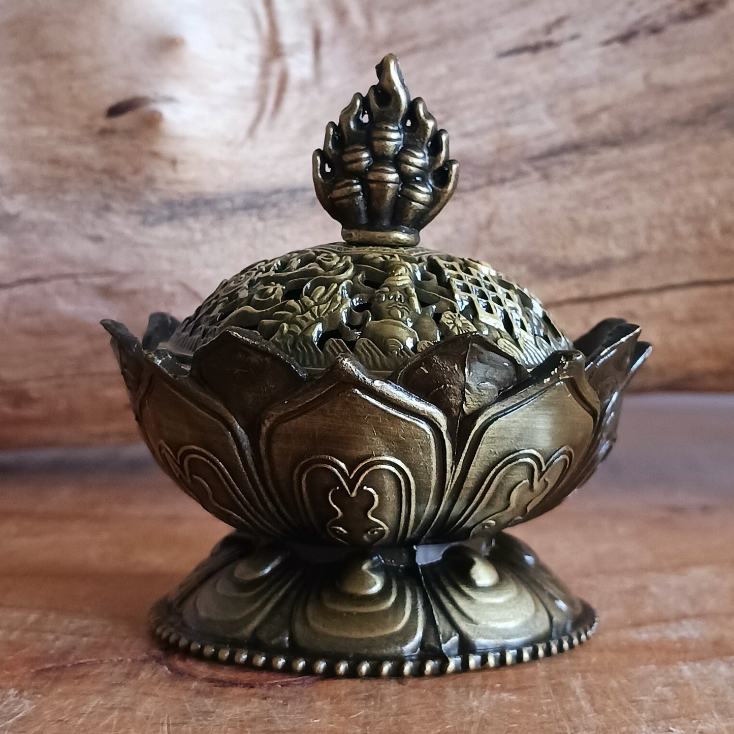 Enhance your home’s ambiance with this beautiful brass cone holder, thoughtfully designed in the shape of a lotus flower. Whether used for burning incense cones or as a charming decorative piece, this holder is both functional and elegant.