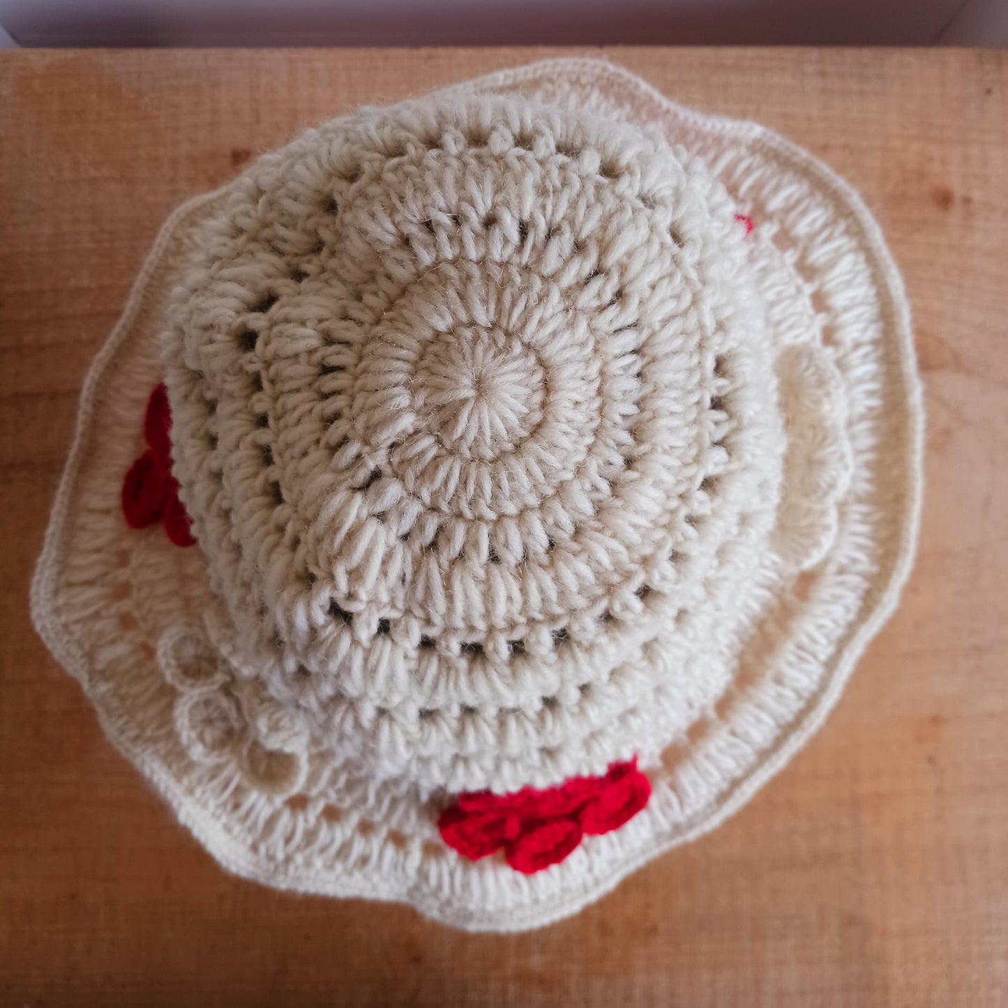 Stay warm without compromising on style with this beautifully crafted White Wool Flower Hat. Designed for modern women who love effortless elegance, this lightweight winter hat blends cozy comfort with delicate floral charm.