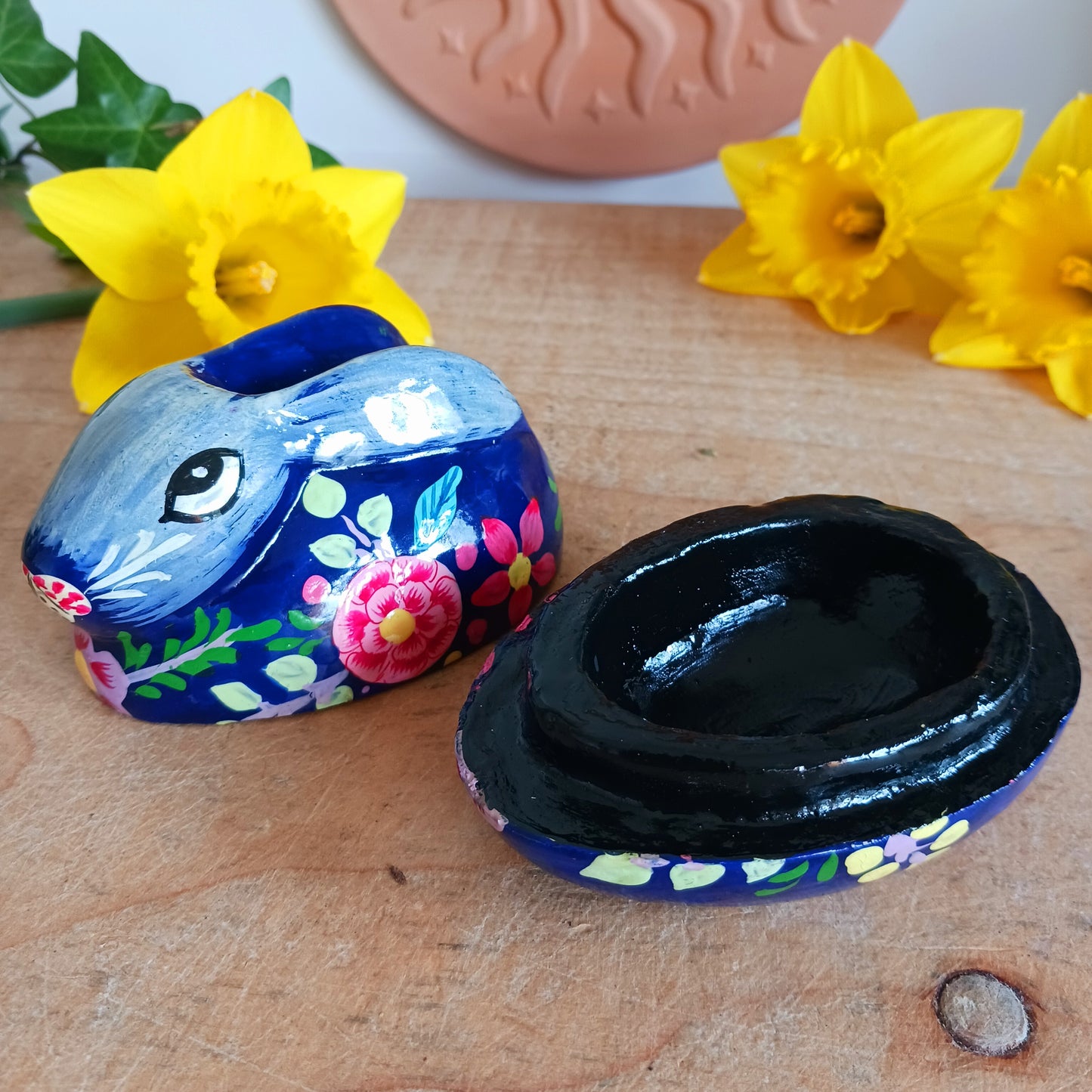 Celebrate the joy of spring with this beautifully handcrafted Floral Rabbit 2-Piece Easter Gift Box. Perfect for Easter gifting, this charming keepsake box features a delightful rabbit design, carefully hand painted with floral details and finished with a smooth glossy glaze.