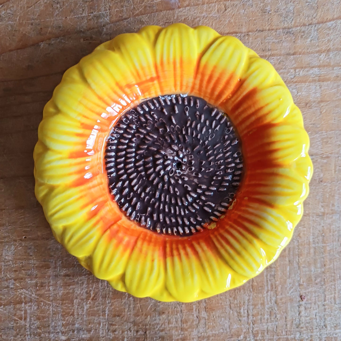 Refresh your senses with this pretty ceramic incense holder shaped like a classic sunflower. Bright and cheerful, this ceramic holder will look charming on a side table or nightstand while catching falling ash.