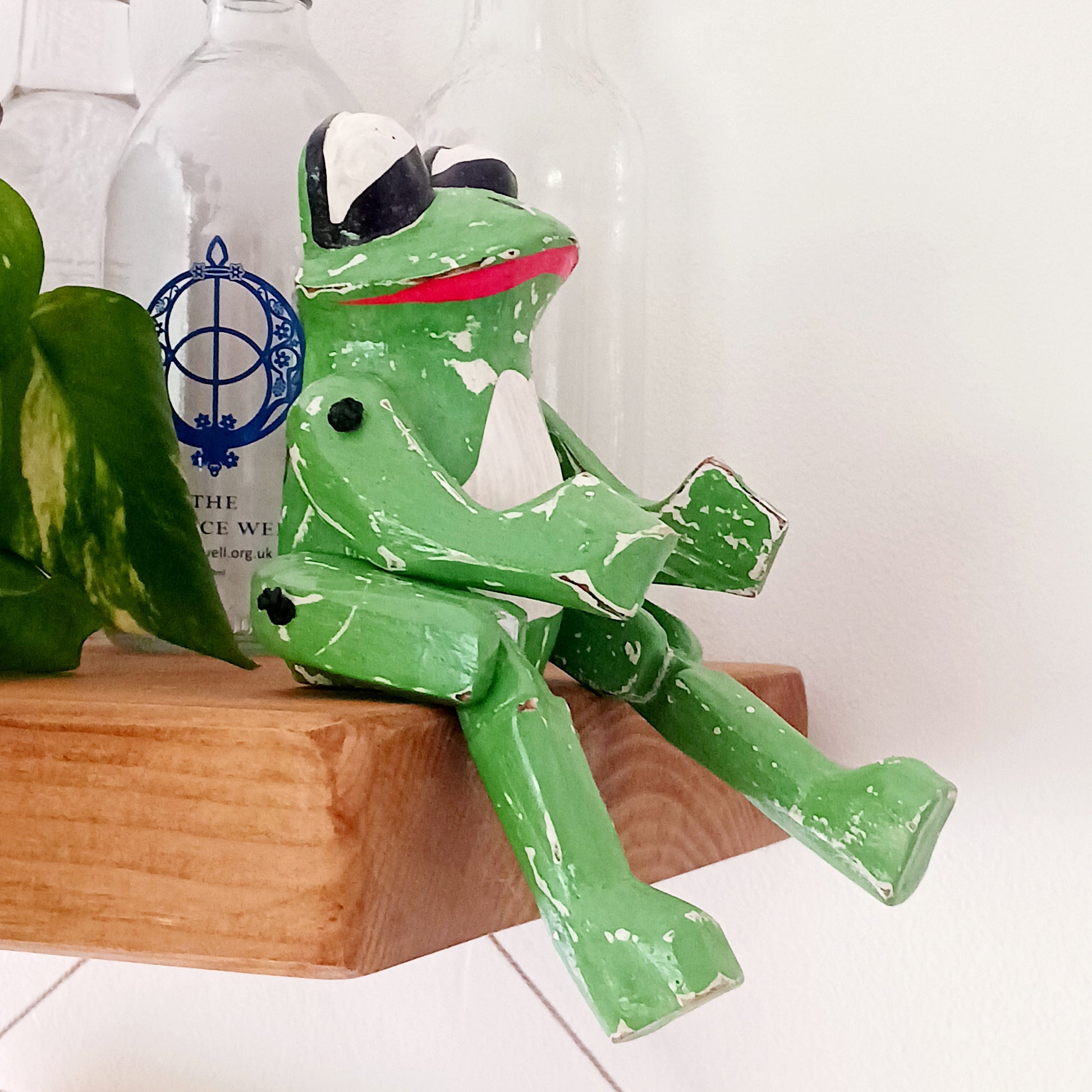 Add a playful touch of nature-inspired charm to your home with our Charming Green Sitting Frog Shelf Sitter Ornament. Featuring a vibrant green finish and an irresistibly sweet expression, this adorable frog is designed to bring joy and personality to any room.