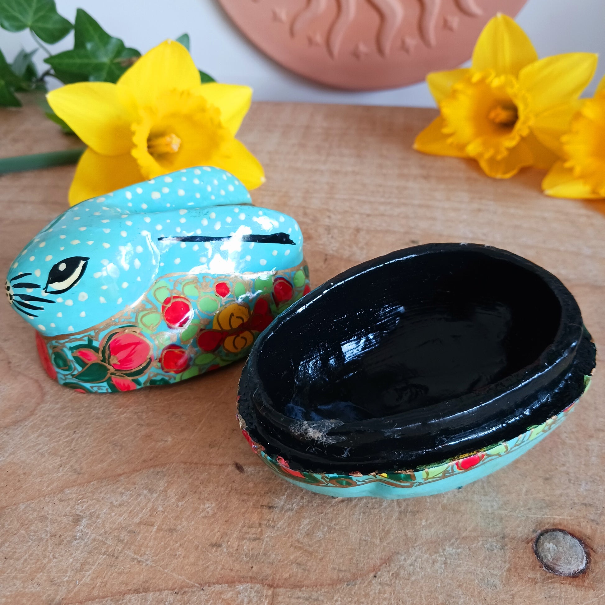 Celebrate the joy of spring with this beautifully handcrafted Floral Rabbit 2-Piece Easter Gift Box. Perfect for Easter gifting, this charming keepsake box features a delightful rabbit design, carefully hand painted with floral details and finished with a smooth glossy glaze.