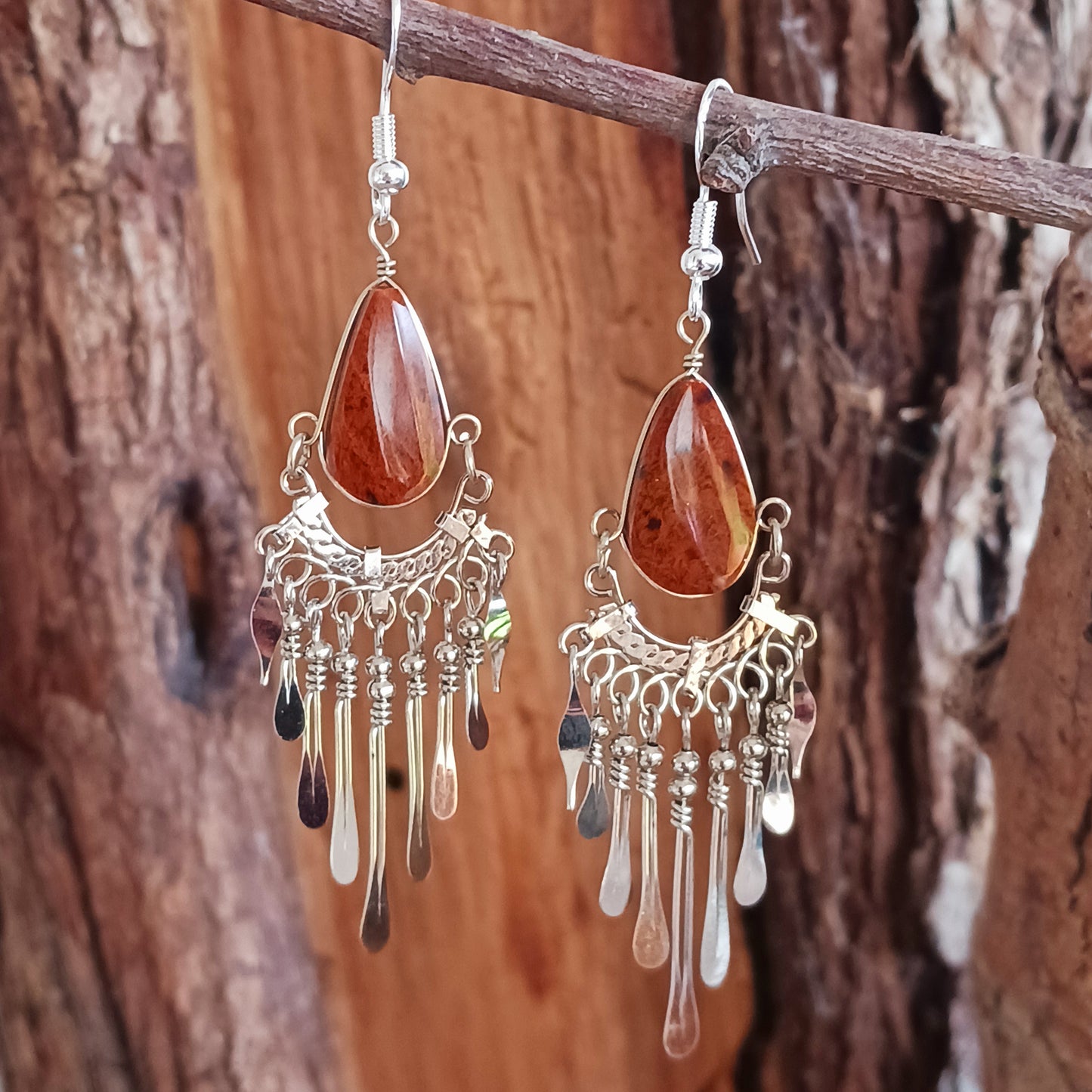 Add a touch of bohemian beauty to your look with these handmade Peruvian stone earrings. Featuring brown agate stones and finished with silver-plated hooks, each pair is carefully crafted in small workshops in Peru.