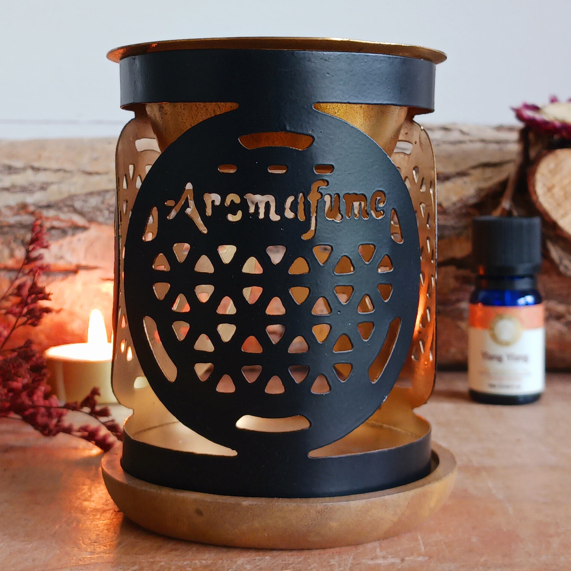 The Aromafume Flower of Life Oil Burner is a beautifully designed burner featuring the sacred Flower of Life symbol, representing harmony, creation, and universal connection.