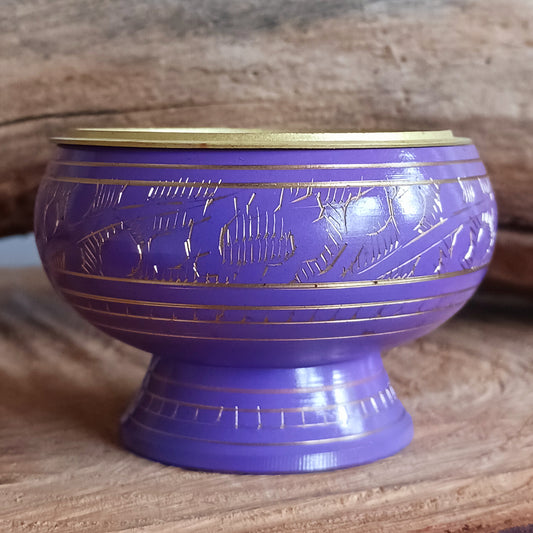 This dainty charcoal incense jar comes in a beautiful purple colour, with a slightly higher base, and is decorated with golden patterns. This incense jar can be used during rituals for purification or activation of the Crown chakra.