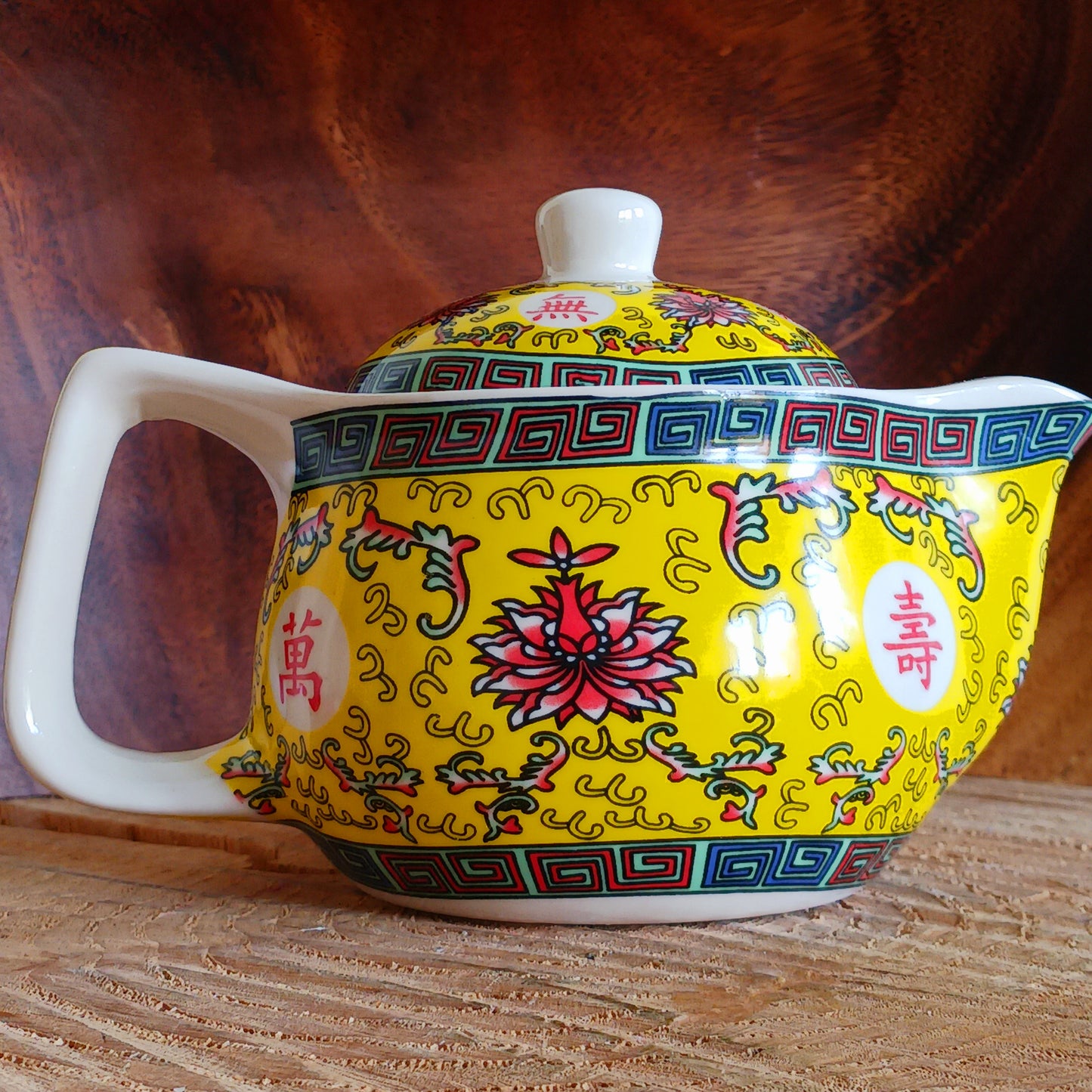 Add timeless elegance to any tea ritual with this Small Herbal Teapot featuring a Long Life Oriental Design. Inspired by traditional Eastern aesthetics, this beautifully crafted teapot blends cultural symbolism with everyday functionality, making it an exceptional gift or retail offering.