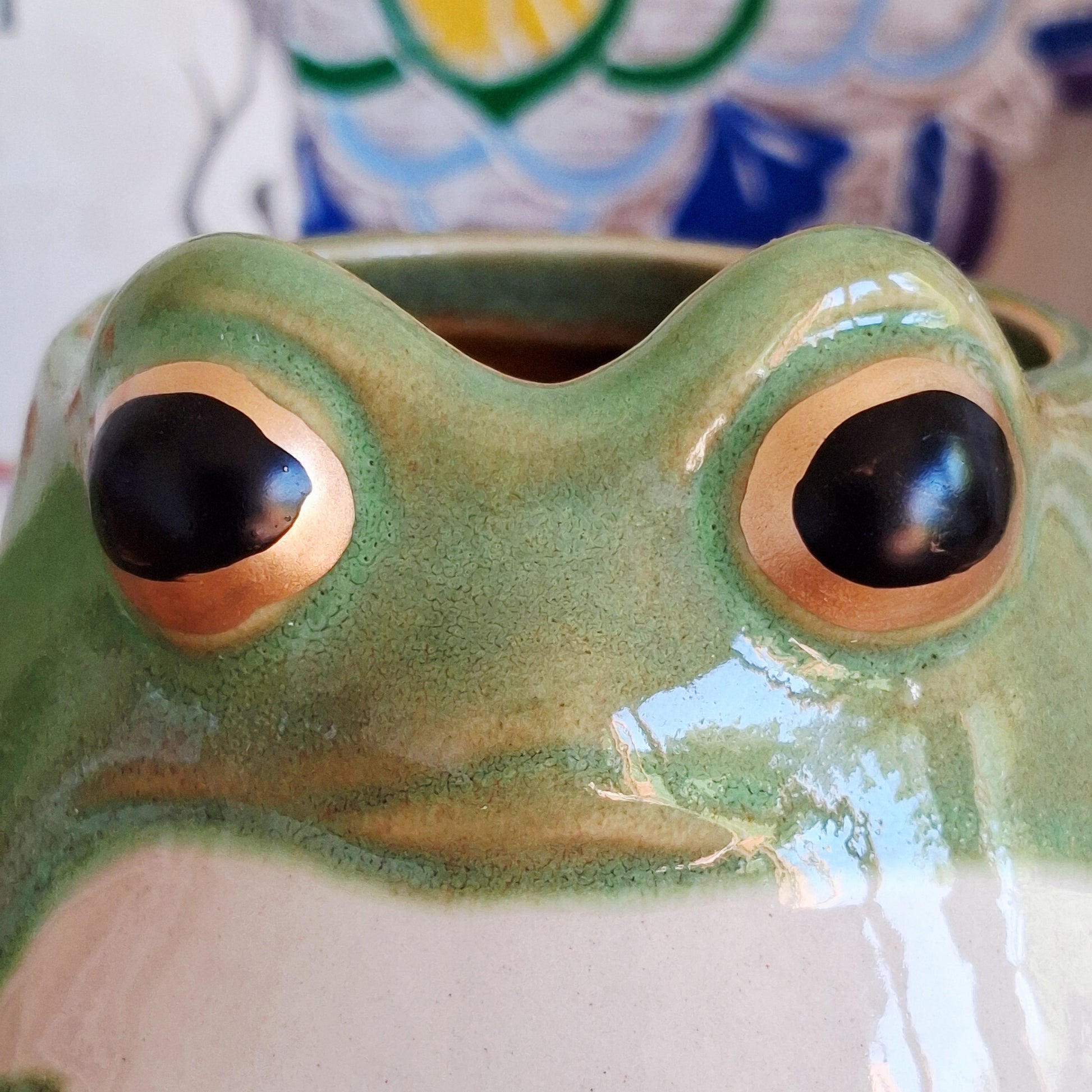 Sure to make hearts hop with happiness, this quirky frog-shaped mug looks like it's lept right out of a fairytale and landed on its matching lily pad coaster. Whether it's being used at home or at work, it's sure to get the conversation started and quickly become an everyday favourite for tea and coffee fixes.