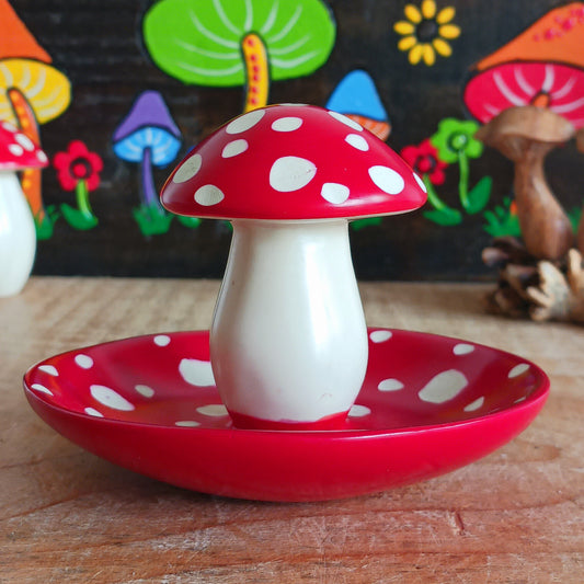 This mushroom incense holder puts the fun-gi back into burning incense! It is multi-use and can hold either incense sticks in the mushroom head or incense cones on the dish area.