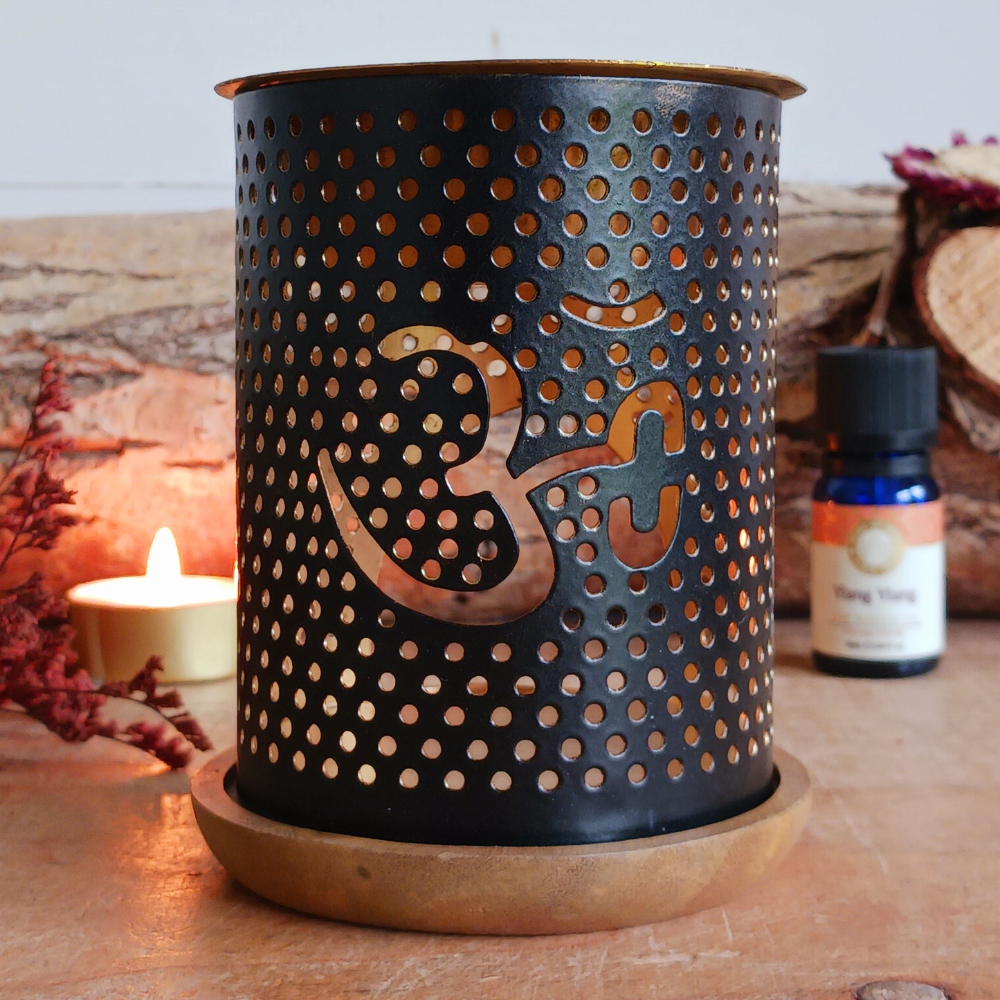 The Aromafume Om Oil Burner is a beautifully crafted ceramic burner featuring the sacred Om symbol, representing universal sound, unity, and spiritual awareness. 