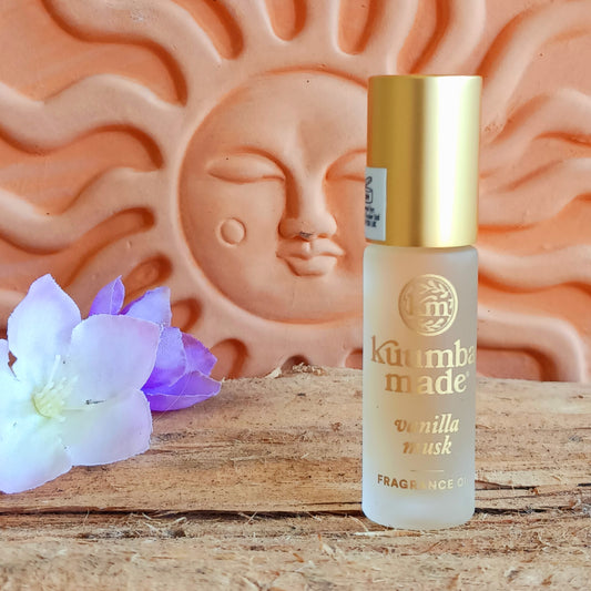 Indulge in the warm, comforting aroma of Kuumba Made Vanilla Musk Fragrance Oil, a beautifully balanced natural fragrance with creamy vanilla, rich tonka bean, sweet almond and smooth sandalwood. Soft, sensual and wonderfully versatile, this long-lasting fragrance oil is perfect for everyday wear, offering a comforting scent that lingers gently on the skin.