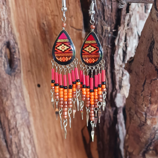 Add a touch of artisan elegance to your jewellery collection with these stunning handmade Peruvian Incan teardrop earrings. Carefully crafted in small family-run workshops in Peru, these eye-catching earrings feature traditional Incan-inspired patterns on the front with a contrasting black reverse for a striking finish.