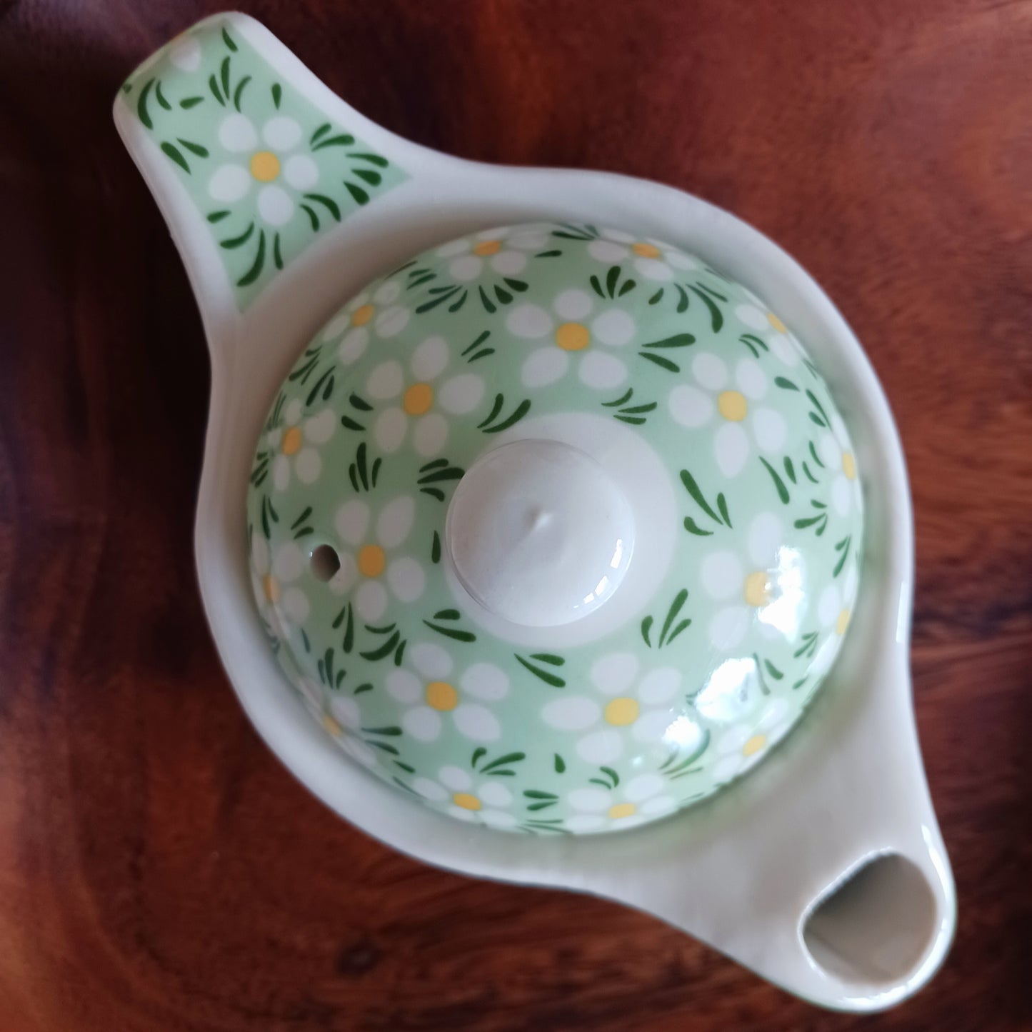 Add timeless elegance to any tea ritual with this Small Herbal Teapot featuring a pretty daisy pattern design. Inspired by traditional Eastern aesthetics, this beautifully crafted teapot blends cultural symbolism with everyday functionality, making it an exceptional gift.