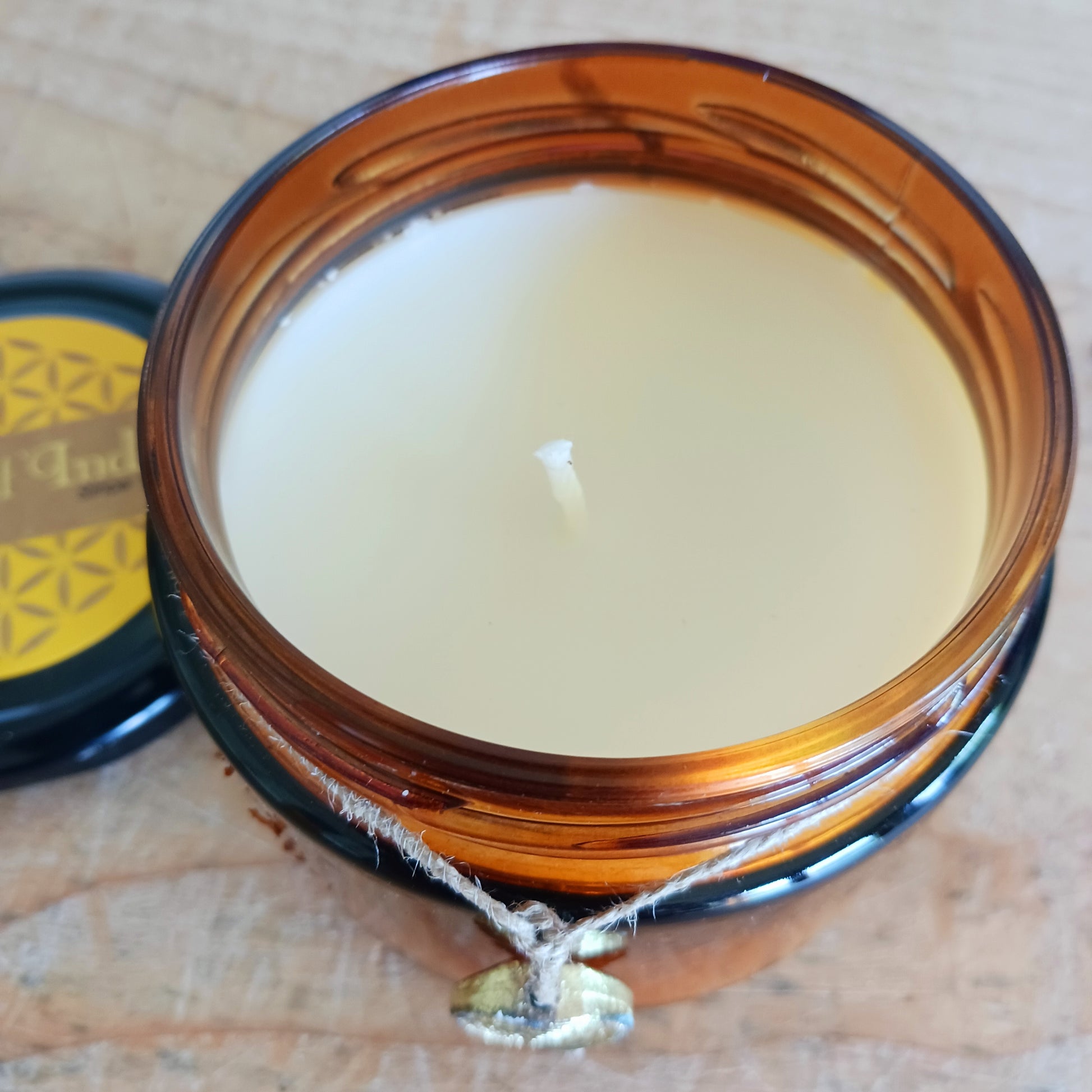 Organic Goodness candle scented with Sandalwood essential oil. The captivating scent of the sandalwood soothes all the senses and relaxes the mind