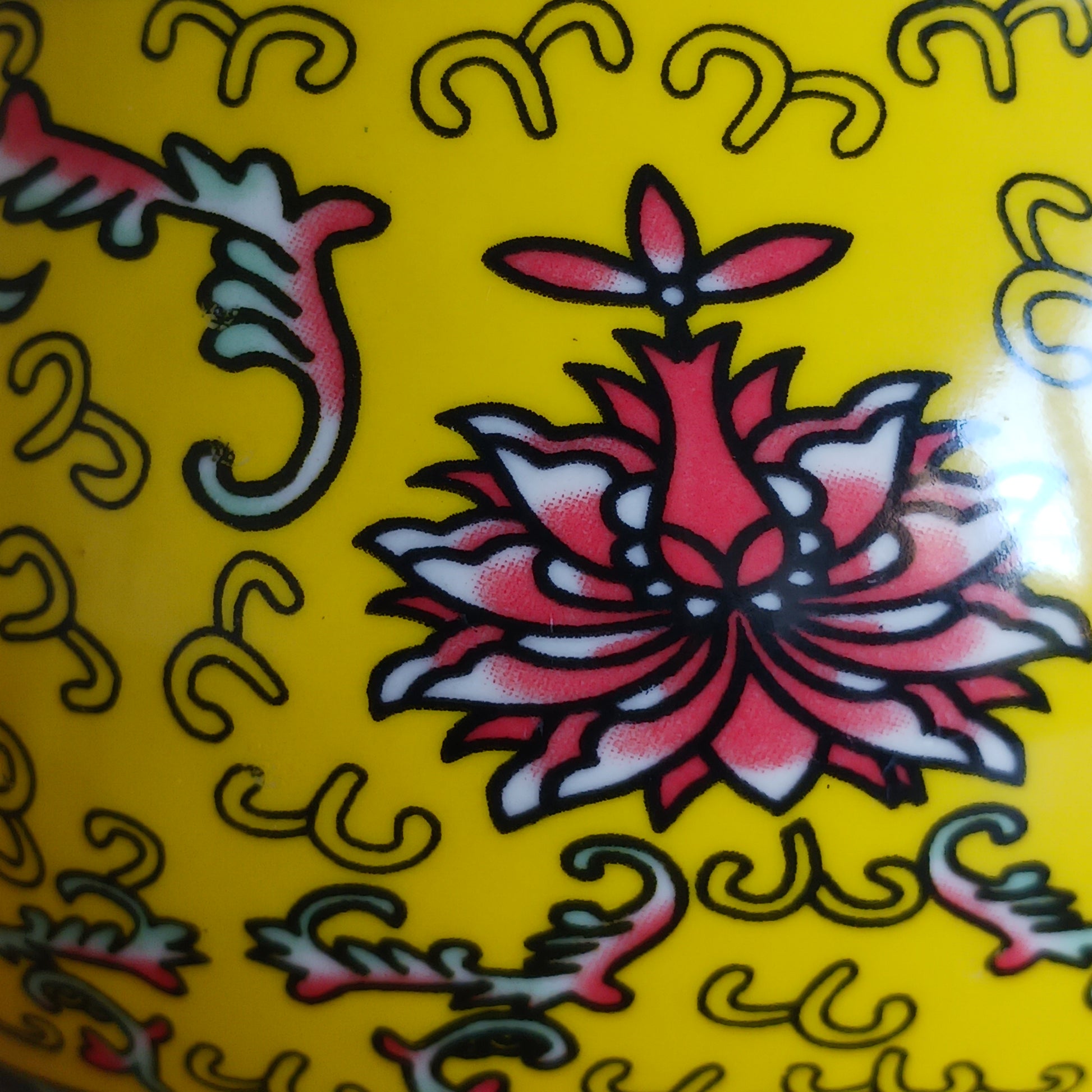 Add timeless elegance to any tea ritual with this Small Herbal Teapot featuring a Long Life Oriental Design. Inspired by traditional Eastern aesthetics, this beautifully crafted teapot blends cultural symbolism with everyday functionality, making it an exceptional gift or retail offering.