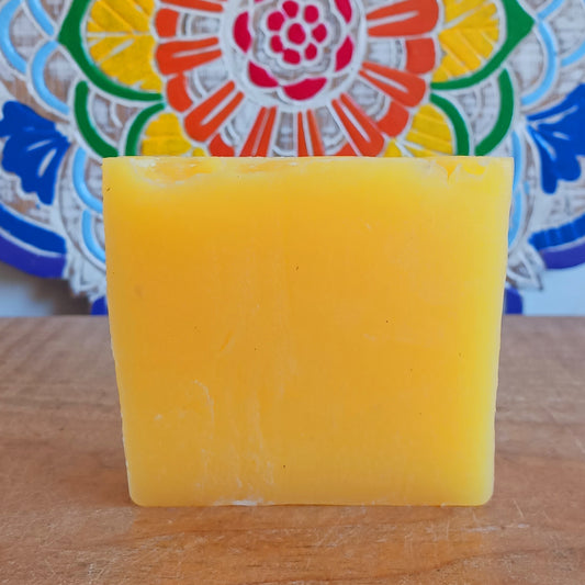 Treat your skin to the uplifting scent and luxurious feel of this handmade Honey &amp; Mandarin Soap. Combining the warm, naturally sweet fragrance of honey with the fresh, zesty aroma of mandarin, this beautifully scented soap turns everyday cleansing into a refreshing and indulgent bathing ritual.