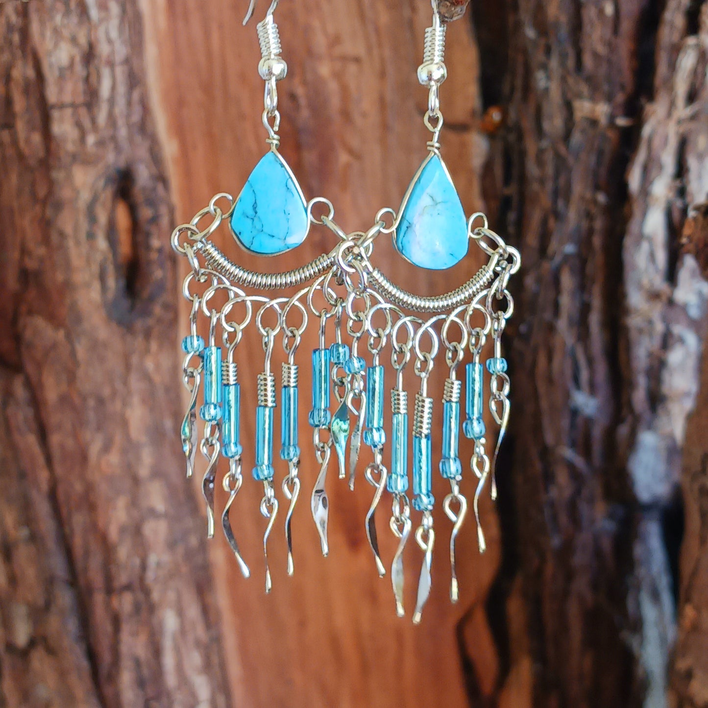 These beautiful dangly earrings incorporate Peruvian Turquoise Stone with Silver plated hooks. They have been hand made in Peru and are presented in a traditionally made pouch, gift wrapped and ready to give☸