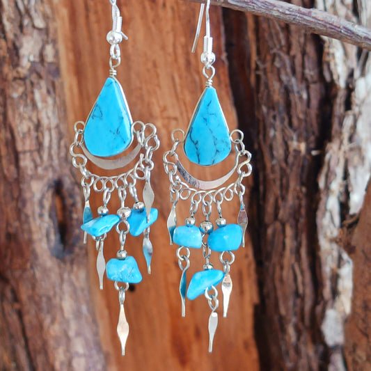 Add a touch of bohemian beauty to your look with these handmade Peruvian stone earrings. Featuring turquoise stones and finished with silver-plated hooks, each pair is carefully crafted in small workshops in Peru.